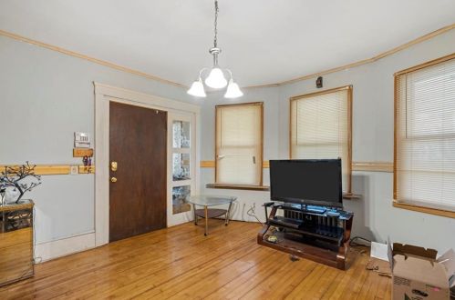 28 Rochambeau Ave, Providence RI 02906-1908 exterior