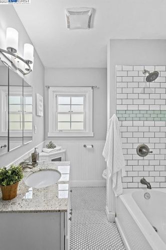 2001 57 Ave, Oakland CA 94605-1015 exterior