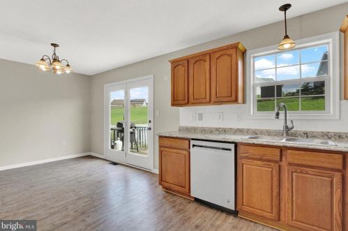 90 Hemlock Dr, Hanover PA  17331-9422 exterior