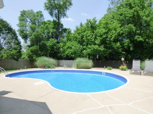 17911 Williamsburg Dr, Granger IN  46530-9252 exterior