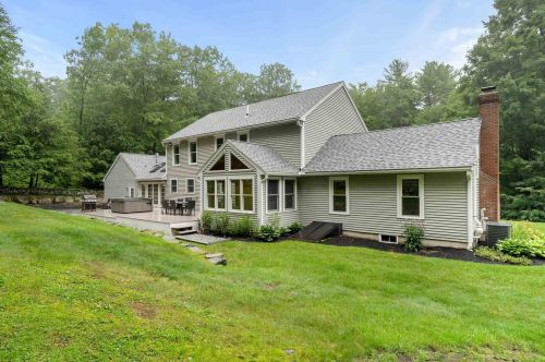 26 Deacon Ln, Hollis NH  03049-6321 exterior