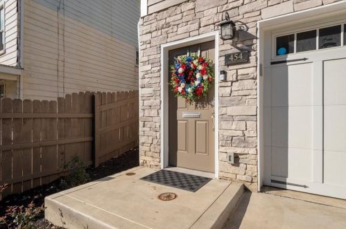 454 Wyola St, Pittsburgh, PA 15211-1135