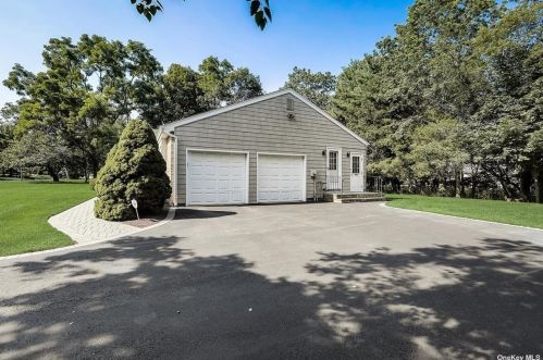 11 Remsen Ct, Mount Sinai NY  11766-1603 exterior