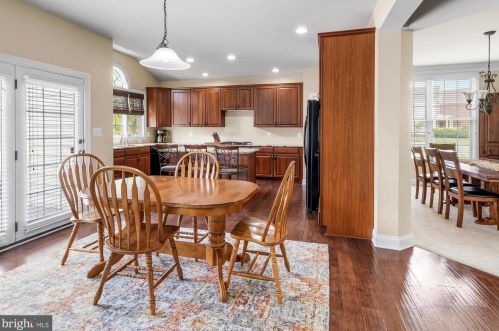5737 Waterloo Bridge Cir, Haymarket VA  20169-8117 exterior