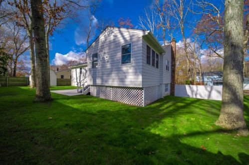 22 Bow Run, South Kingstown RI  02874-2471 exterior