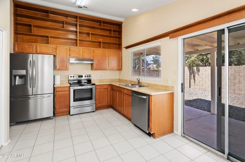 23434 39th Ln, Glendale, AZ 85310-5520