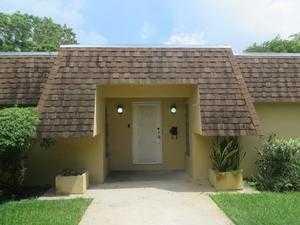 19225 Lake Dr, Hialeah, FL 33015-2211