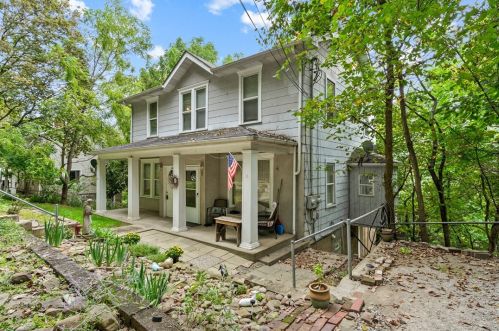 810 College Ave, Oakmont, PA 15139-1811