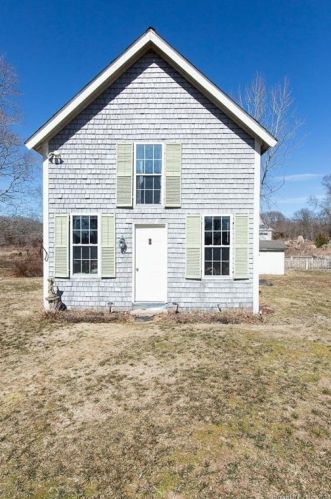 704 Al Harvey Rd, Stonington, CT 06378-1502