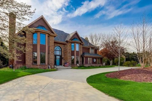 6334 Parkview Rd, Greendale, WI 53129-2154
