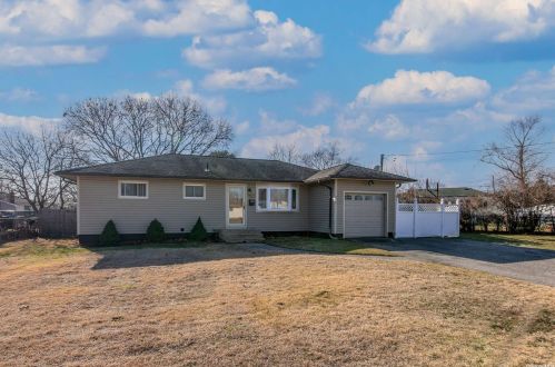 976 Candlewood Rd, Bayshore, NY 11706-3304