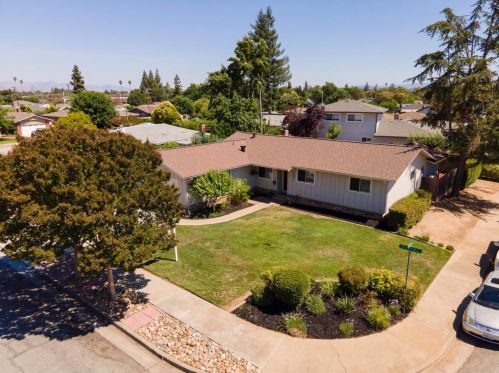 420 Sherwood Dr, Gilroy CA  95020-4221 exterior