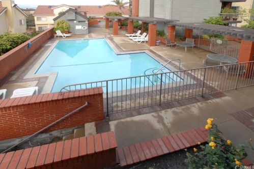 1313 Valley View Rd, Glendale CA  91202-1753 exterior