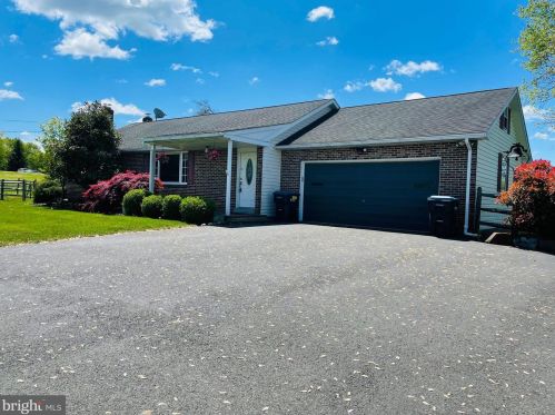 2879 Perkiomenville Rd, Harleysville PA  19438-1343 exterior