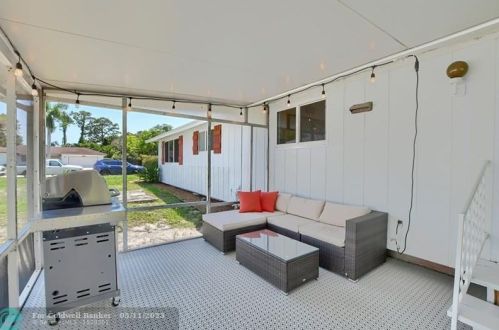 5173 Lake Blvd, Delray Beach FL  33484-4265 exterior