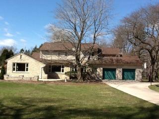 4607 Hiawatha Dr, Thiensville, WI 53092-4740