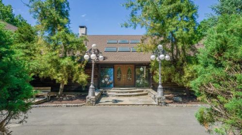 12 Hidden Brook Dr, Brookfield Center, CT 06804-1306
