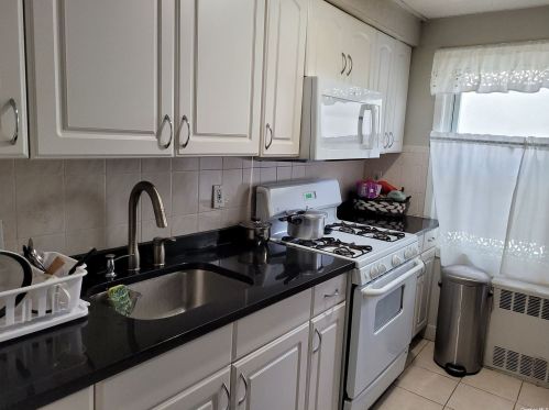 97-19 89th St, Jamaica NY  11421-1323 exterior