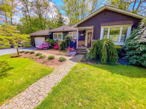 8684 Brown St, Slatington, PA 18080-3564