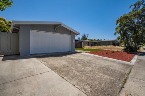 346 Greenlake Dr, Sunnyvale, CA 94089-2522