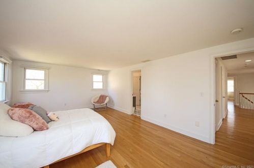 26 Oak Knoll Rd, Ridgefield CT  06877-4334 exterior