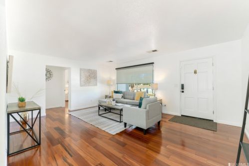 871 Larchmont Dr, Daly City CA  94015-3641 exterior