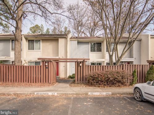 2238 Southgate Sq, Herndon VA  20191-1229 exterior