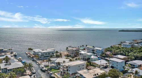 713 Grouper Ln, Key Largo, FL 33037-3816