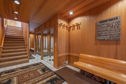 358 Skidder Trl, Truckee CA  96161-3928 exterior