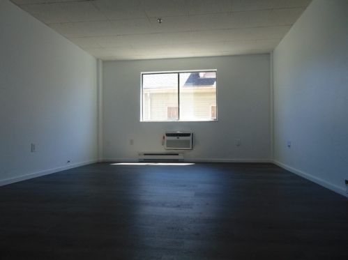 64 Foster St, Peabody, MA 01960-5948