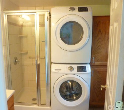 190 Willow St, East Brunswick NJ  08816-3138 exterior