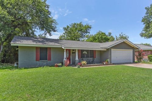 7037 Valhalla Rd, Fort Worth, TX 76116-9019