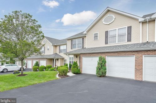 112 Peregrine Ln, Hummelstown, PA 17036-8846