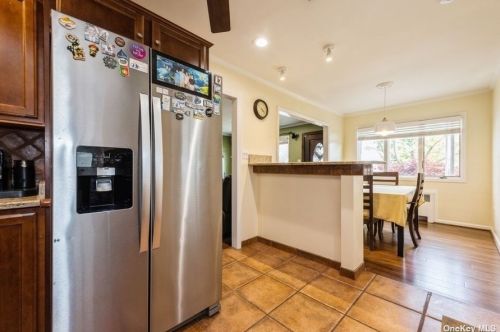 2493 7th Ave, Hempstead NY  11554-3325 exterior