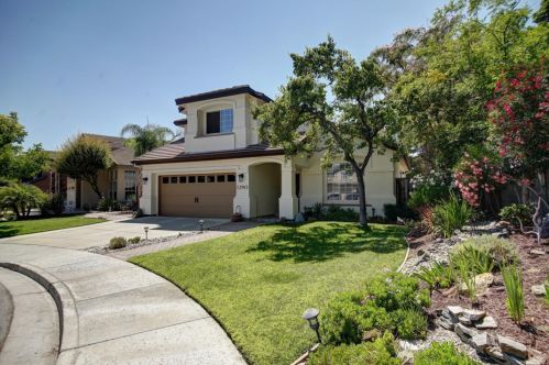1290 Morningside Cir, Hollister, CA 95023-8024