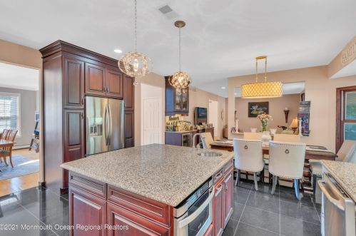 142 Serpentine Dr, Morganville NJ  07751-1400 exterior