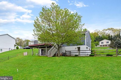 65 Woodland Dr, Shrewsbury PA  17361-1233 exterior