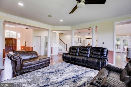 20405 Crimson Pl, Leesburg VA 20175-6362 exterior