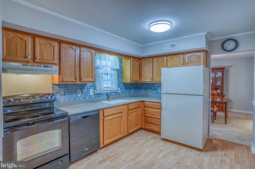 42 Saratoga Dr, New Castle DE  19720-4232 exterior