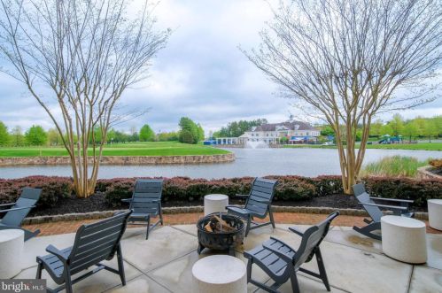 5737 Waterloo Bridge Cir, Haymarket VA  20169-8117 exterior