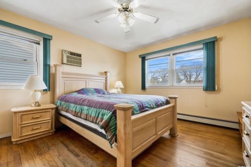 267 Hamilton Ave, North Lindenhurst NY  11757-3813 exterior