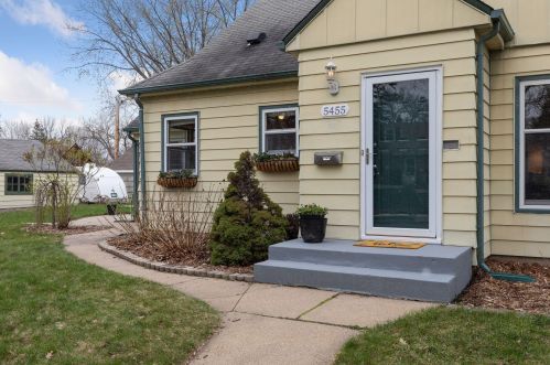 5455 Shoreview Ave, Minneapolis, MN 55417-1917