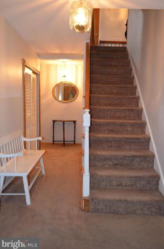 19 Marmic Dr, Southampton PA 18966-1728 exterior