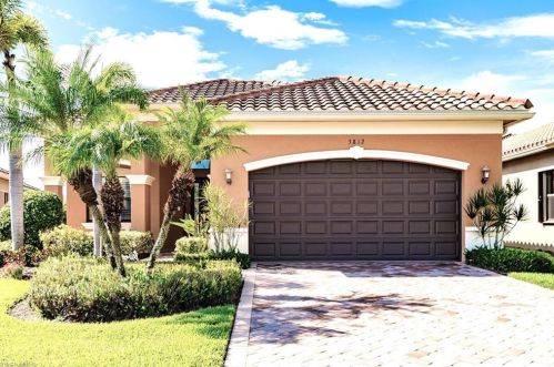 3812 Columbia Ct, Naples, FL 34119-8649