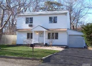 95 Coventry Ave, Manor Park, NY 11950-5114