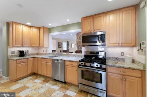 1802 Pimmit Dr, Falls Church VA  22043-1114 exterior