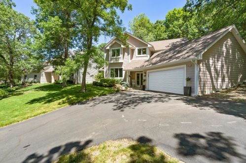 514 Knollwood Dr, Hudson, WI 54016-1886