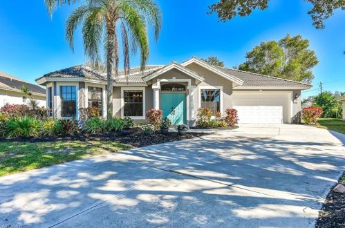 310 Sawgrass Ct, Naples, FL 34110-3325