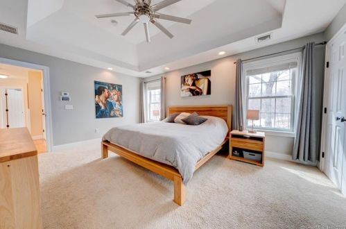 14 Farm Ridge Rd, Unionville CT  06013-2018 exterior