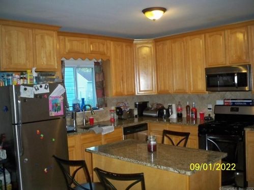 13 Harvey St, Bridgeport, CT 06610-2532